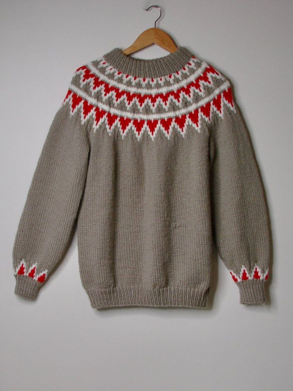 Hand Knit Fair Isle Chunky Sweater Turtleneck Mockneck Beige Red Size Medium